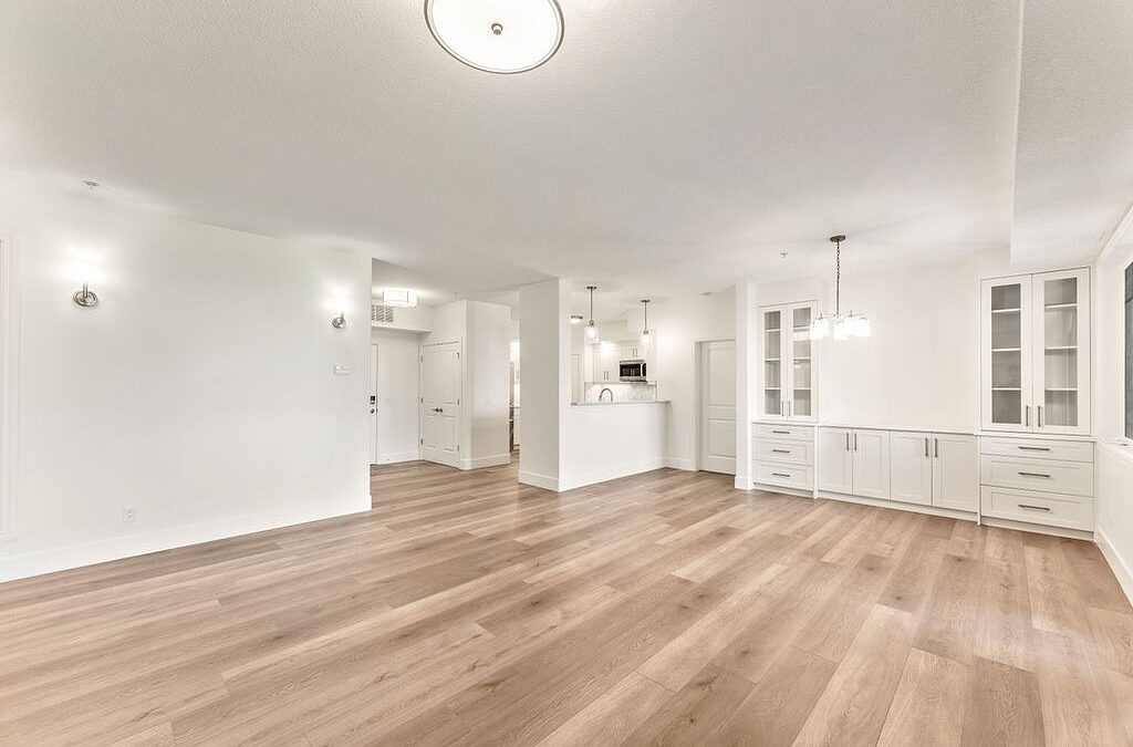 Vinyl vs Laminate Flooring Installation: A Comprehensive Guide for Homeowners in Kitchener, Waterloo, and Cambridge